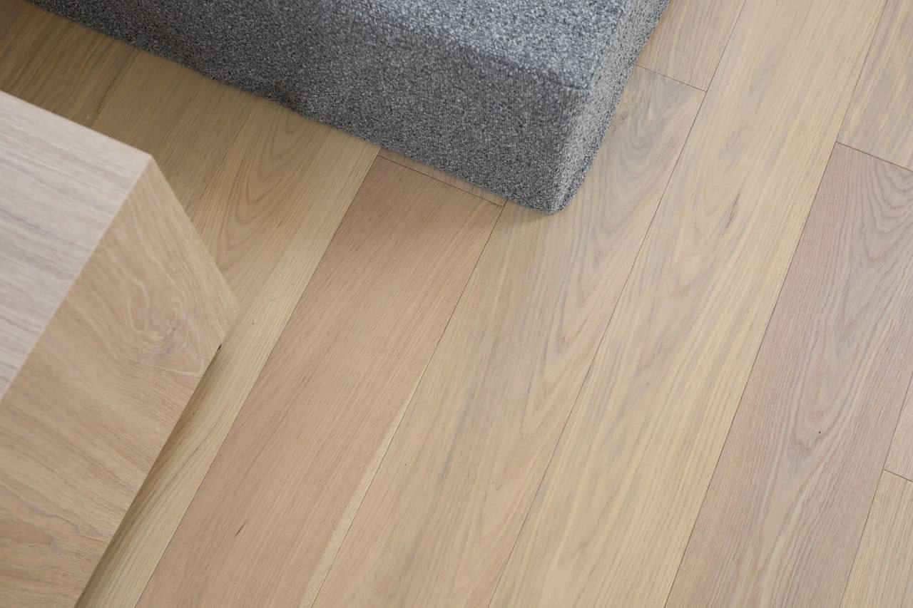 Паркетная доска Auswood Travel Oak Capri NFH392 1200×168×12 фото в интерьере Паркетная доска Auswood Travel Oak Capri NFH392 1200×168×12 фото в интерьере